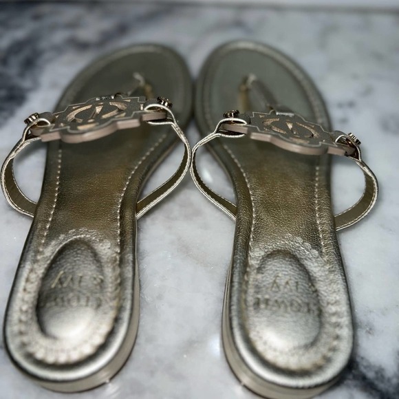 CROWN AND IVY GOLD Padded Thong Flat SANDALS Size 9 Preppy - Picture 3 of 8